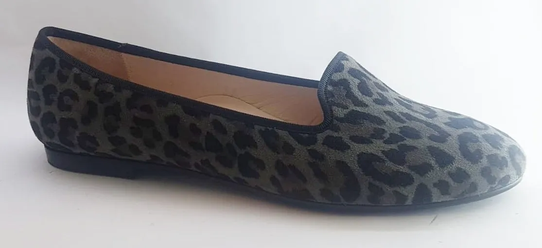 Beberlis Leopard Ceniza Slip On Flats